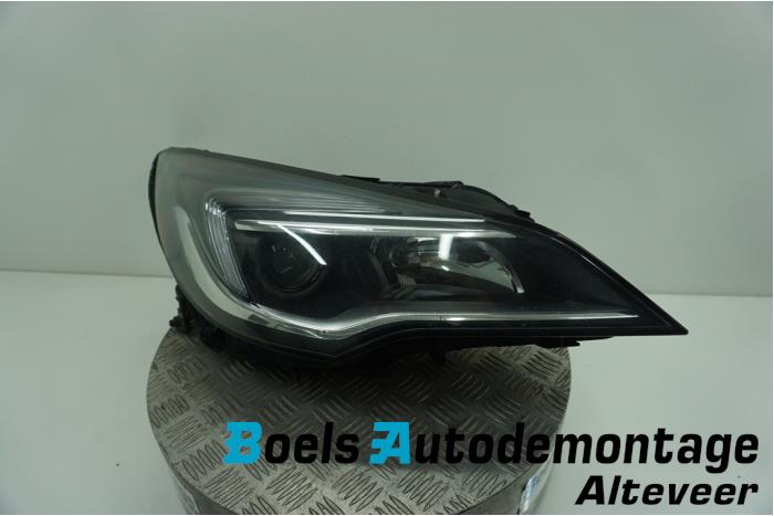 Używane Reflektor prawy Opel Astra K 1.4 Turbo 16V Cena € 365,00 Procedura marży oferowane przez Boels Autodemontage