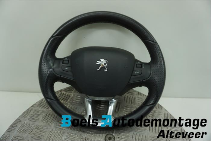 Begagnade Ratt Peugeot 208 I (CA/CC/CK/CL) 1.2 Vti 12V PureTech 82 Pris € 175,00 Marginaltabell erbjuds av Boels Autodemontage