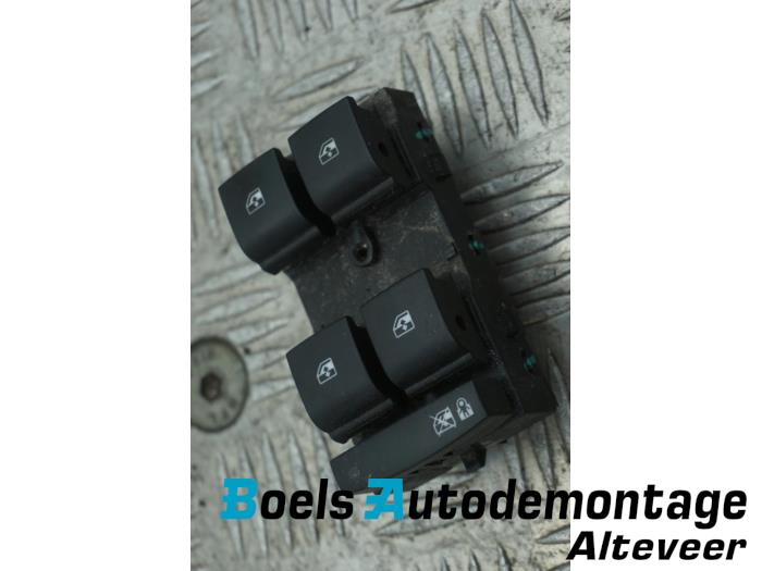 Usados Interruptor combinado de ventanillas Chevrolet Volt 1.4 16V Precio € 25,00 Norma de margen ofrecido por Boels Autodemontage