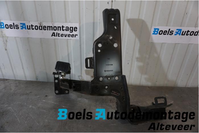 Begagnade Framdelsstöd Opel Corsa E 1.4 16V Pris € 50,00 Marginaltabell erbjuds av Boels Autodemontage