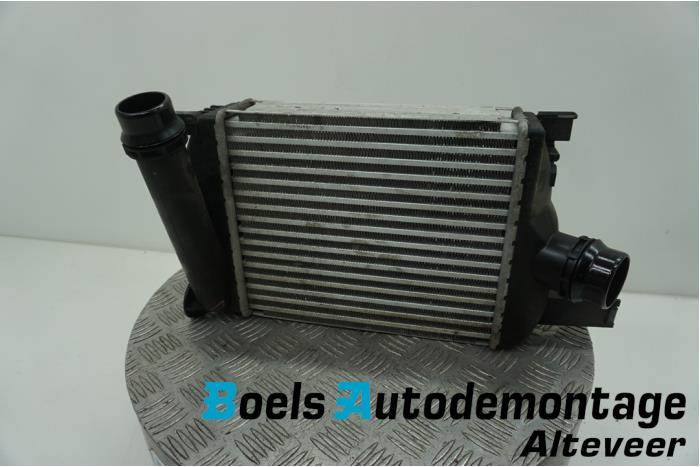 Usados Intercooler Renault Captur I (2R) 1.2 TCE 16V EDC Precio € 60,00 Norma de margen ofrecido por Boels Autodemontage