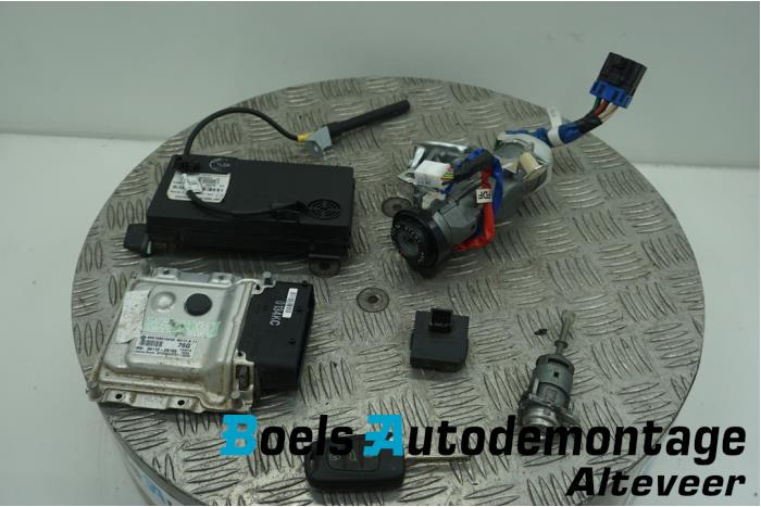 Used Ignition lock + computer Hyundai i30 Crosswagon (WWH) 1.4 CVVT 16V Price € 175,00 Margin scheme offered by Boels Autodemontage