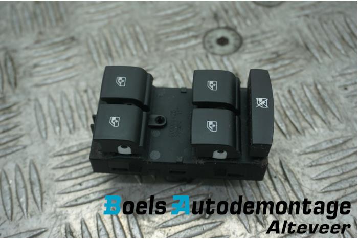 Usados Interruptor combinado de ventanillas Chevrolet Aveo (300) 1.4 16V Precio € 35,00 Norma de margen ofrecido por Boels Autodemontage