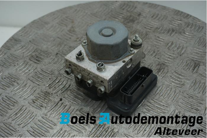 Begagnade ABS-pump Peugeot 108 1.0 12V Pris € 75,00 Marginaltabell erbjuds av Boels Autodemontage
