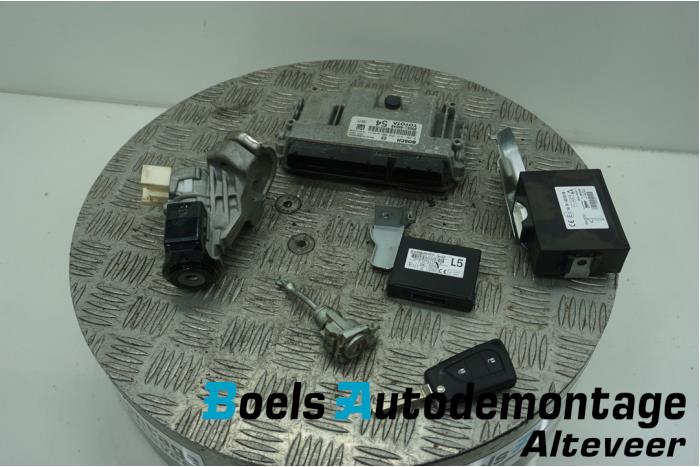 Used Ignition lock + computer Peugeot 108 1.0 12V Price € 150,00 Margin scheme offered by Boels Autodemontage