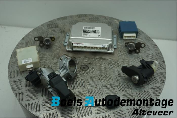Used Ignition lock + computer Toyota Yaris (P1) 1.3 16V VVT-i Price € 125,00 Margin scheme offered by Boels Autodemontage