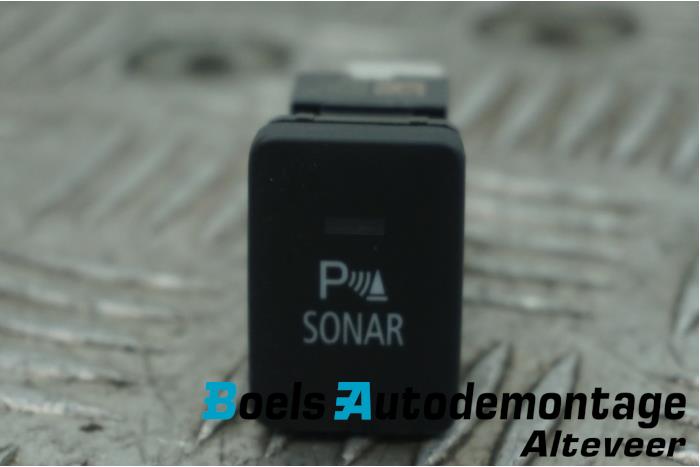 Usados Interruptor PDC Mitsubishi Eclipse Cross (GK/GL) 2.4 16V PHEV 4x4 Precio € 20,00 Norma de margen ofrecido por Boels Autodemontage