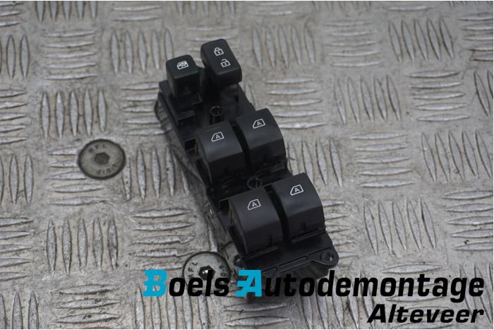 Usados Interruptor combinado de ventanillas Mitsubishi Eclipse Cross (GK/GL) 2.4 16V PHEV 4x4 Precio € 75,00 Norma de margen ofrecido por Boels Autodemontage