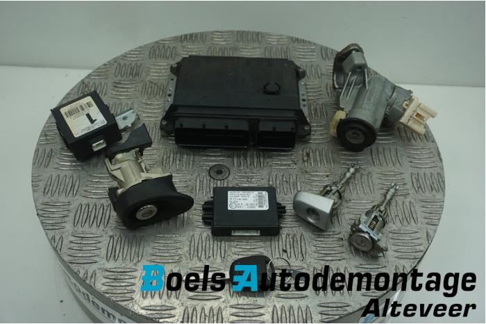 Used Ignition lock + computer Toyota Yaris II (P9) 1.33 16V Dual VVT-I Price € 150,00 Margin scheme offered by Boels Autodemontage