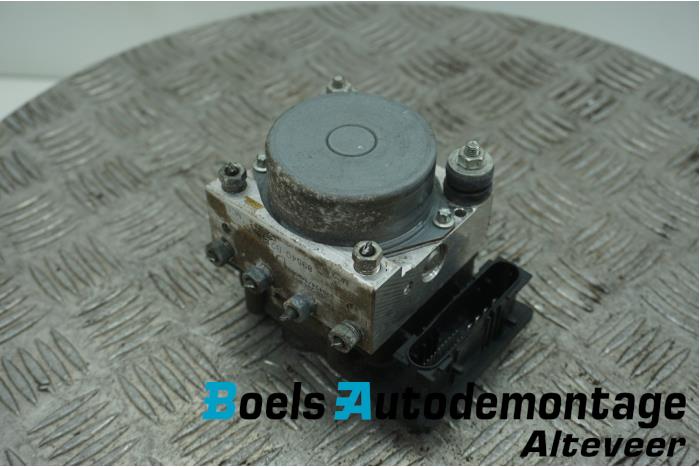 Używane Pompa ABS Daihatsu Cuore (L251/271/276) 1.0 12V DVVT Cena € 40,00 Procedura marży oferowane przez Boels Autodemontage