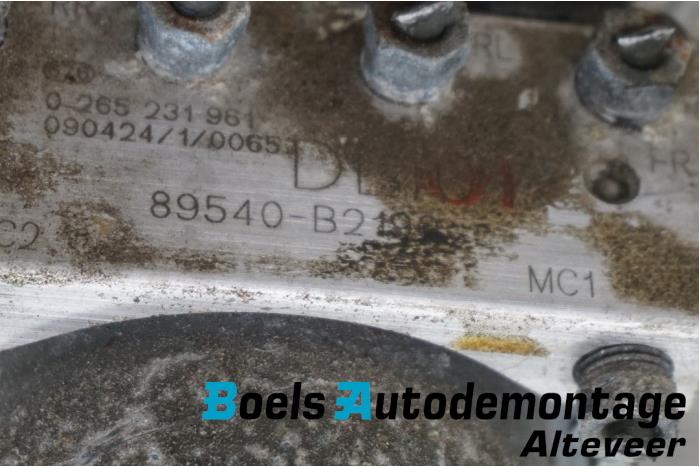 ABS-pump från en Daihatsu Cuore (L251/271/276) 1.0 12V DVVT 2009