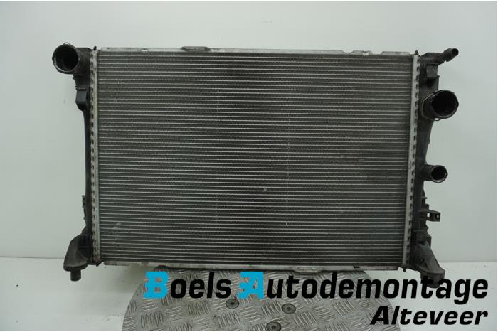 Usagé Radiateur Mercedes E (C207) E-250 CDI,BlueTEC,d 16V Prix € 95,00 Règlement à la marge proposé par Boels Autodemontage