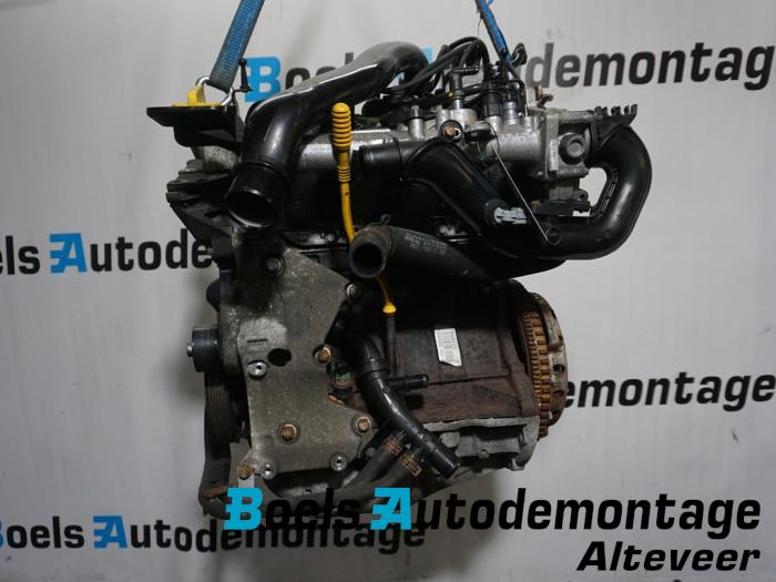 Used Engine Renault Clio III (BR/CR) 1.2 16V TCe 100 Price € 400,00 Margin scheme offered by Boels Autodemontage