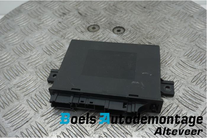 Używane Keyless Entry-Antena Mercedes S (W221) 5.5 S-550 32V 4-Matic Cena € 65,00 Procedura marży oferowane przez Boels Autodemontage