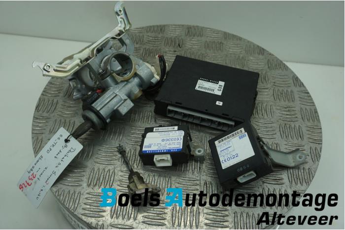 Used Ignition lock + computer Daihatsu Sirion 2 (M3) 1.3 16V DVVT Price € 125,00 Margin scheme offered by Boels Autodemontage