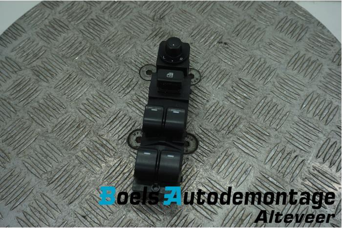 Usados Interruptor combinado de ventanillas Mazda 6 (GJ/GH/GL) 2.2 SkyActiv-D 150 16V Precio € 30,00 Norma de margen ofrecido por Boels Autodemontage