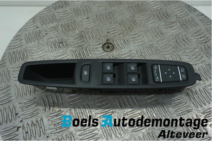 Usados Interruptor combinado de ventanillas Renault Zoé (AG) R135 Precio € 30,00 Norma de margen ofrecido por Boels Autodemontage