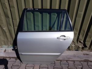 Gebrauchte Tür 4-türig links hinten Toyota Corolla Wagon (E12) 1.6 16V VVT-i Preis € 100,00 Margenregelung angeboten von Autobedrijf Hoogerwerf
