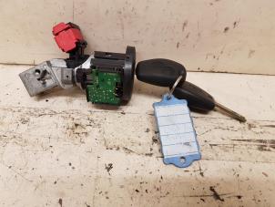 Used Ignition lock + key Renault Twingo II (CN) 1.2 16V Price € 50,00 Margin scheme offered by Autobedrijf Hoogerwerf