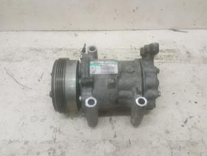 Used Air conditioning pump Renault Clio II (BB/CB) 1.2 16V Price on request offered by Autobedrijf Hoogerwerf