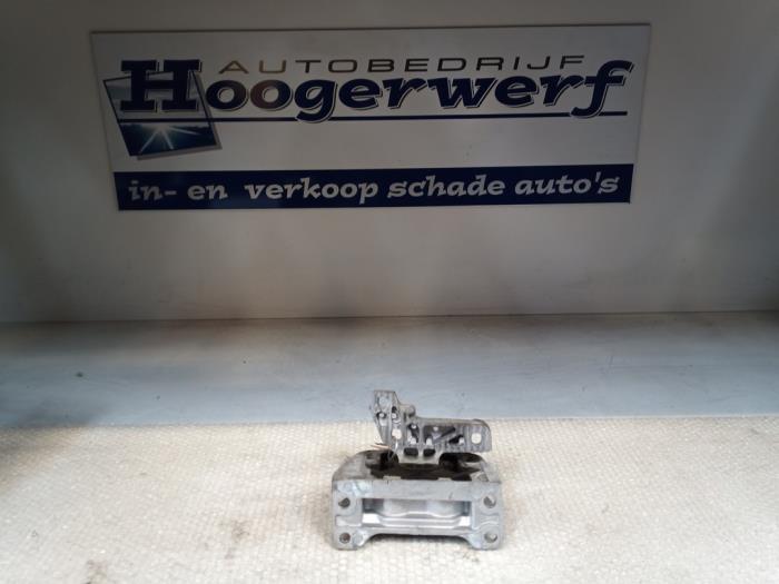 Used Engine mount Renault Master III (MA/MB/MC/MD/MH/MF/MG/MH) 2.3 dCi 16V Price on request offered by Autobedrijf Hoogerwerf