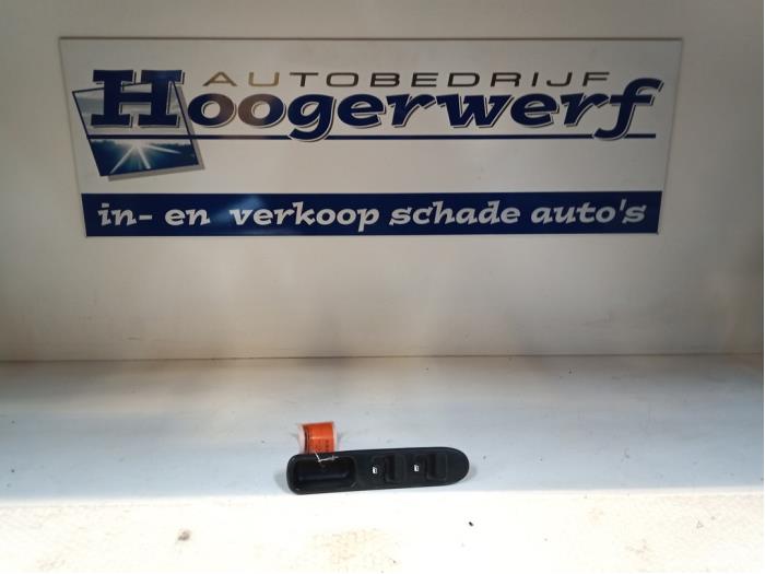 Usados Interruptor de ventanilla eléctrica Peugeot 307 (3A/C/D) 1.6 16V Precio € 20,00 Norma de margen ofrecido por Autobedrijf Hoogerwerf