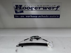 Używane Mechanizm szyby lewej przedniej wersja 4-drzwiowa Chevrolet Spark 1.0 16V Bifuel Cena na żądanie oferowane przez Autobedrijf Hoogerwerf