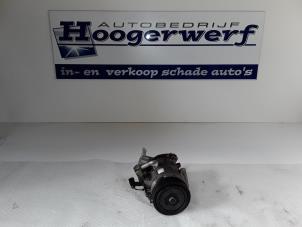 Used Air conditioning pump Volkswagen Polo IV (9N1/2/3) 1.2 12V Price € 80,00 Margin scheme offered by Autobedrijf Hoogerwerf