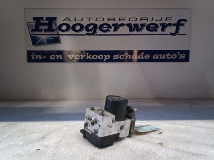 Begagnade ABS-pump Mercedes E-Klasse Pris € 40,00 Marginaltabell erbjuds av Autobedrijf Hoogerwerf