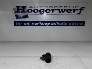 Usagé Compteur de masse d'air Opel Corsa C (F08/68) 1.2 16V Prix € 30,00 Règlement à la marge proposé par Autobedrijf Hoogerwerf