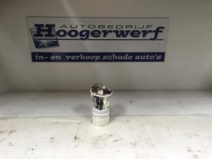Used Petrol pump Renault Twingo II (CN) 1.2 16V Price € 35,00 Margin scheme offered by Autobedrijf Hoogerwerf