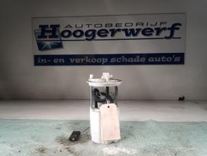 Usados Bomba eléctrica de combustible Opel Corsa D 1.4 16V Twinport Precio € 20,00 Norma de margen ofrecido por Autobedrijf Hoogerwerf