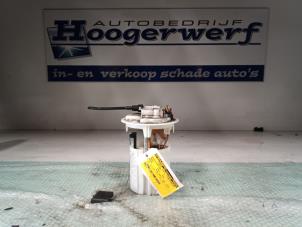 Używane Elektryczna pompa paliwa Renault Megane II (BM/CM) 1.6 16V Cena € 40,00 Procedura marży oferowane przez Autobedrijf Hoogerwerf