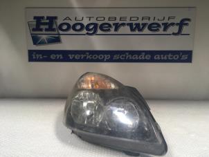 Used Headlight, right Renault Clio II (BB/CB) 1.2 16V Price € 25,00 Margin scheme offered by Autobedrijf Hoogerwerf