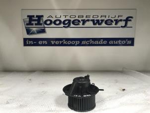 Usados Motor de ventilador de calefactor Volkswagen Caddy III (2KA,2KH,2CA,2CH) 2.0 SDI Precio € 25,00 Norma de margen ofrecido por Autobedrijf Hoogerwerf