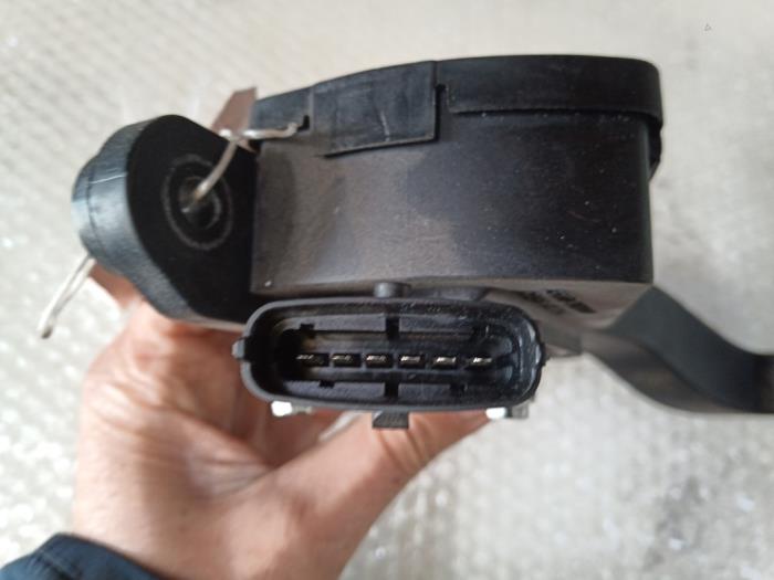 Accelerator pedal from a Kia Picanto (TA) 1.0 12V 2014