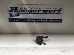 Używane Pompa ABS Renault Twingo III (AH) 1.0 SCe 70 12V Cena € 100,00 Procedura marży oferowane przez Autobedrijf Hoogerwerf