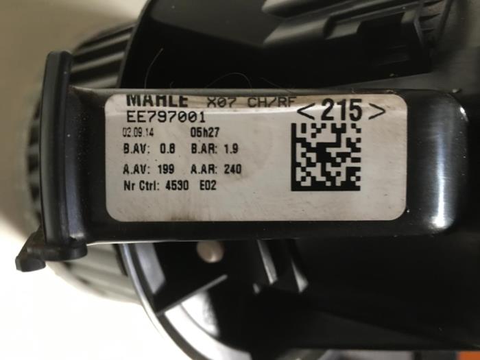 Heizung Belüftungsmotor van een Renault Twingo III (AH) 1.0 SCe 70 12V 2014