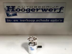 Używane Elektryczna pompa paliwa Renault Twingo III (AH) 1.0 SCe 70 12V Cena € 25,00 Procedura marży oferowane przez Autobedrijf Hoogerwerf