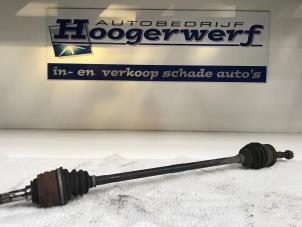 Usagé Cardan droit (transmission) Opel Corsa D 1.4 16V Twinport Prix € 50,00 Règlement à la marge proposé par Autobedrijf Hoogerwerf