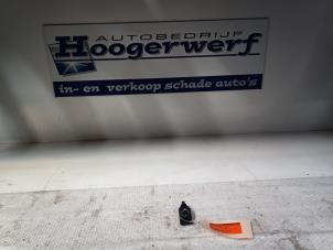 Usados Interruptor de retrovisor Opel Astra H GTC (L08) 1.6 16V Twinport Precio € 10,00 Norma de margen ofrecido por Autobedrijf Hoogerwerf