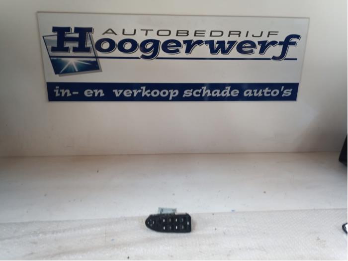 Usados Interruptor de ventanilla eléctrica BMW 5 serie (E39) 528i 24V Precio € 20,00 Norma de margen ofrecido por Autobedrijf Hoogerwerf