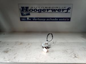 Używane Mechanizm blokady drzwi prawych wersja 2-drzwiowa Volkswagen Golf V (1K1) 2.0 TDI 16V Cena € 30,00 Procedura marży oferowane przez Autobedrijf Hoogerwerf