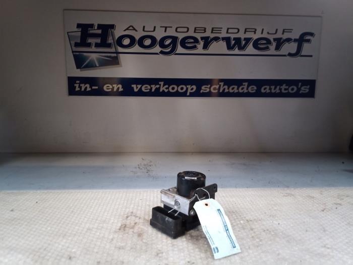 Usagé Bloc ABS Ford Fiesta 6 (JA8) 1.6 16V Sport Prix € 125,00 Règlement à la marge proposé par Autobedrijf Hoogerwerf
