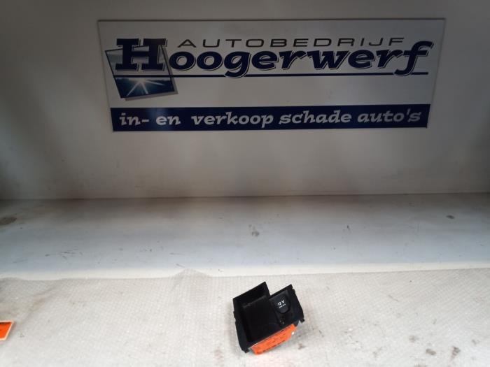 Begagnade Askkopp, fram Mercedes A (W169) 1.5 A-150 5-Drs. Pris € 15,00 Marginaltabell erbjuds av Autobedrijf Hoogerwerf