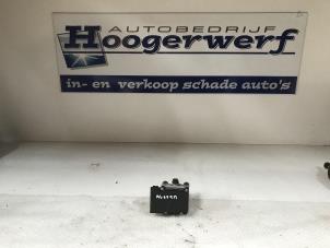 Używane Pompa ABS Nissan Micra (K12) 1.2 16V Cena € 40,00 Procedura marży oferowane przez Autobedrijf Hoogerwerf