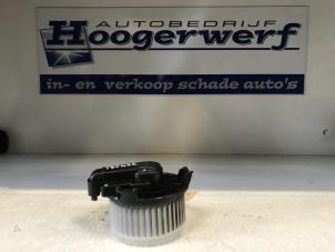 Usagé Ventilateur chauffage Toyota Yaris III (P13) 1.5 16V Hybrid Prix € 40,00 Règlement à la marge proposé par Autobedrijf Hoogerwerf