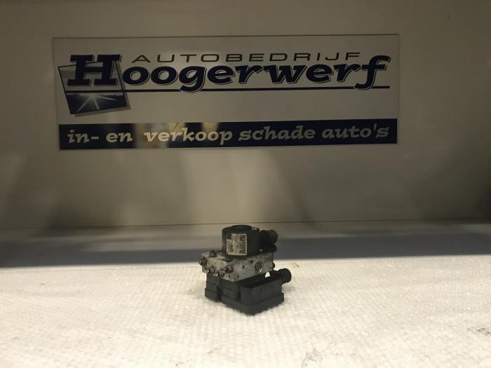 Usagé Pompe ABS Renault Kangoo Express (FC) 1.5 dCi 65 Prix € 40,00 Règlement à la marge proposé par Autobedrijf Hoogerwerf