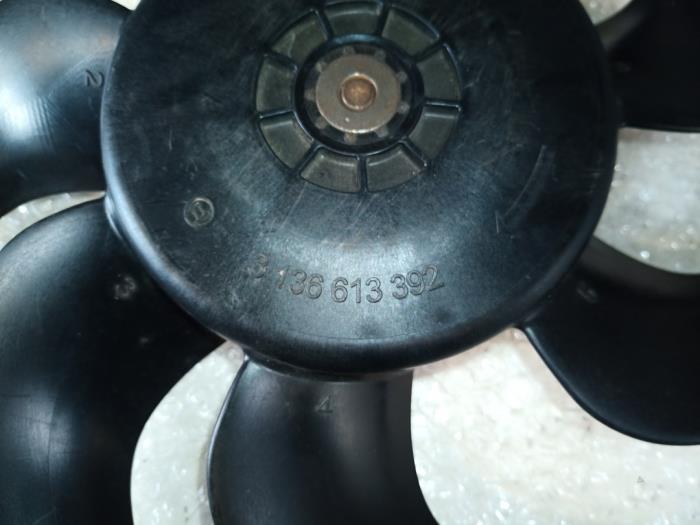 Fan motor from a Mercedes-Benz Vito (639.6) 2.2 113 CDI 16V Euro 5 2012