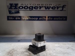 Usagé Bloc ABS Opel Zafira (M75) 1.9 CDTI 16V Prix € 75,00 Règlement à la marge proposé par Autobedrijf Hoogerwerf